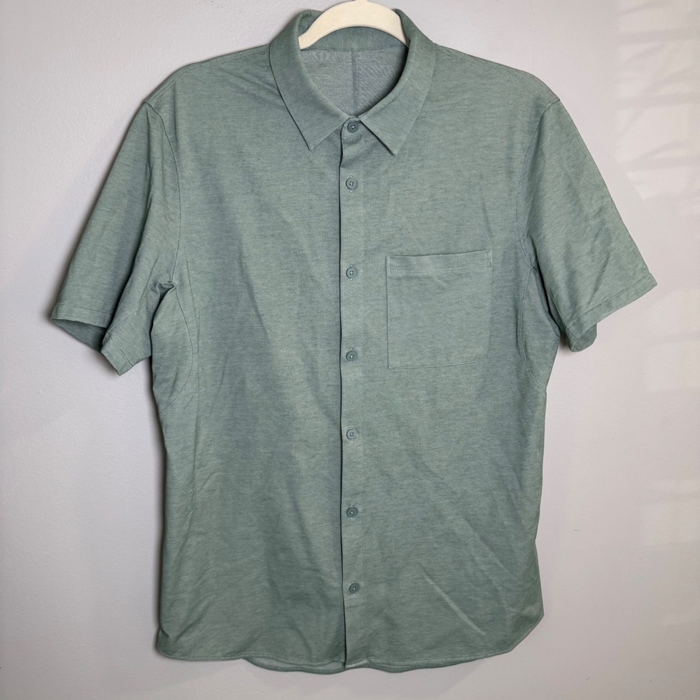 Lululemon Mens Short Sleeve Button Down Shirt Sage Green Performance Size M